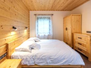Łóżko lub łóżka w pokoju w obiekcie Apartamenty 58 Czarny Groń