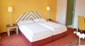 Ein Bett oder Betten in einem Zimmer der Unterkunft Hotel Neutor Express