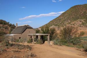 a small house in the middle of a dirt road at Matjiesvlei Retreat Oudehuiskloof in Calitzdorp