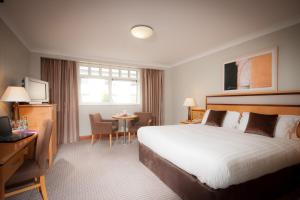 Llit o llits en una habitació de Talbot Hotel Cork