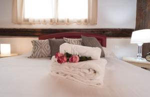 a bouquet of flowers sits on a bed in a hotel room at La Porta del Paradiso in Florence