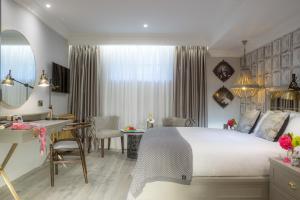 Llit o llits en una habitació de Talbot Hotel Cork