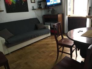a living room with a couch and a table at Vaticano Ohana Suite Trastevere in Rome