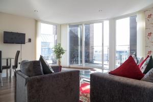 a living room with two chairs and a glass table at Exquisite & Homely Penthouse, 2 mins walk from Cambridge Station, Big balcony, lift access, secured gated on-site parking, self check-in & SUPER Fast WIFI in Cambridge