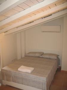ボローニャにあるCasa Mozartの大型ベッド1台が備わる客室です。