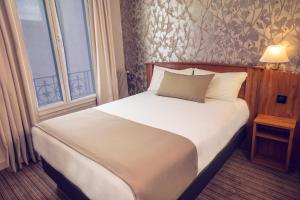 Cama ou camas em um quarto em Timhotel Palais Royal