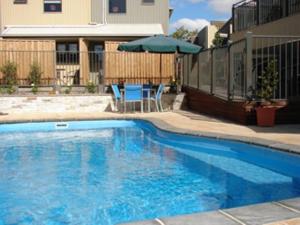 
The swimming pool at or near Sovereign Views Apartments
