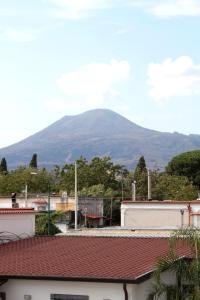 General mountain view o mountain view na kinunan mula sa apartment