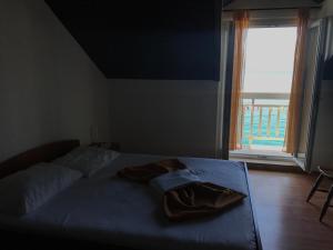 Postel nebo postele na pokoji v ubytování Apartments Mimoza