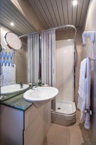 a bathroom with a sink and a tub and a toilet at La Torre Ai Mari in Sarteano