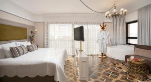 Letto o letti in una camera di Shtarkman Erna Boutique Hotel Nahariya