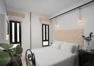 Letto o letti in una camera di Shtarkman Erna Boutique Hotel Nahariya
