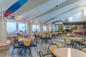 Ein Restaurant oder anderes Speiselokal in der Unterkunft Village Vacances Azureva Anglet 