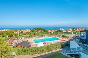 Der Swimmingpool an oder in der Nähe von Village Vacances Azureva Anglet