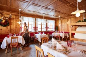 Reštaurácia alebo iné gastronomické zariadenie v ubytovaní Alpenhotel St.Christoph