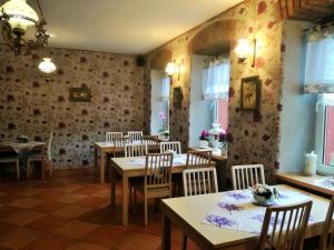 a restaurant with tables and chairs in a room at Babie Lato in Leśna
