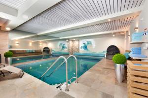 Piscina di Hotel Hagnauer Seeperle o nelle vicinanze