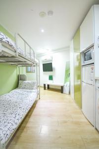 Двуетажно легло или двуетажни легла в стая в Zaza Backpackers hostel