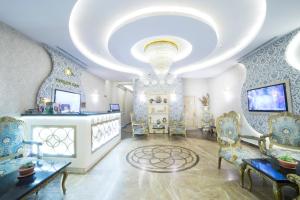 a large living room with a large ceiling at Parmada Hotel in Istanbul