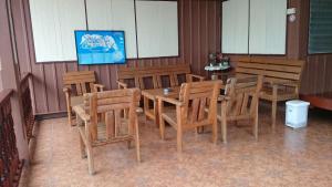 a dining room with a table and wooden chairs at Chantana House Ayutthaya in Phra Nakhon Si Ayutthaya
