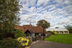 Сад в Mendip Spring Golf and Country Club