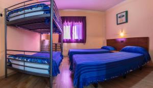 Posteľ alebo postele v izbe v ubytovaní Hostal Urgell