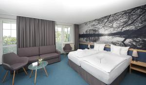 Un pat sau paturi într-o cameră la Hotel Haus Chorin