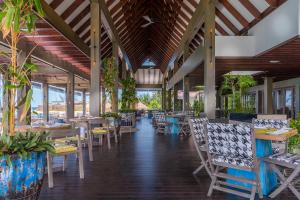 En restaurant eller et andet spisested på Grand Park Kodhipparu Maldives - Child Stay & Eat Free Until 30 Nov 2024