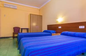 Posteľ alebo postele v izbe v ubytovaní Hostal Urgell