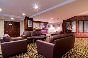 Seating area sa Sinbads Hotel & Suites