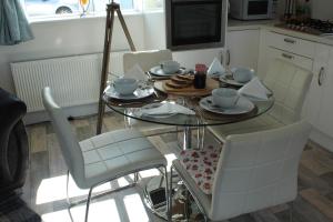 A kitchen or kitchenette at Bunlin Heights Self Catering Studio
