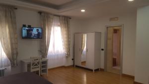 A television and/or entertainment centre at Camere Santa Rita Még 25 kép