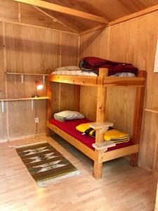 a room with two bunk beds in a cabin at Sven's Basecamp Hostel in Fairbanks