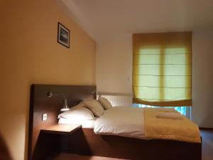Postel nebo postele na pokoji v ubytování Ahar