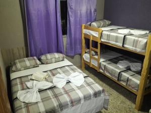 Postel nebo postele na pokoji v ubytování Hostel Falcão-Suites Privativas com Ar Condicionado + 25 fotografií