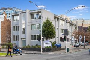 Gallery image of City Edge East Melbourne Apartment Hotel in Melbourne