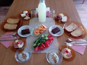 Opțiuni de mic dejun disponibile oaspeților de la Guest House Lila