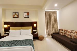 Voodi või voodid majutusasutuse Hotel Sai Jashan Shirdi - Where blessings & comfort meet toas