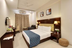 Uma cama ou camas num quarto em Hotel Sai Jashan