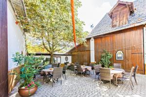 En restaurant eller et andet spisested på Gasthaus zur Linde