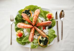 Makanan di atau berdekatan hotel