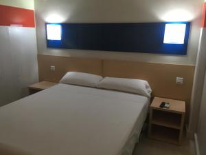 Postel nebo postele na pokoji v ubytování Hostal Ducal