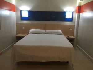 Postel nebo postele na pokoji v ubytování Hostal Ducal