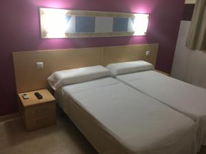 Postel nebo postele na pokoji v ubytování Hostal Ducal
