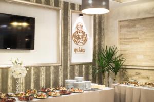 Makanan di atau berdekatan hotel