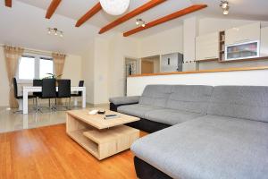 a living room with a couch and a table at Apartment Pa Ve in Murter