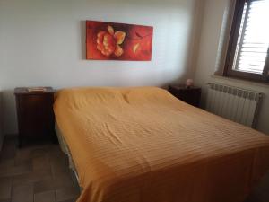 Tempat tidur dalam kamar di A 50 passi dal mare Villetta a Marsala