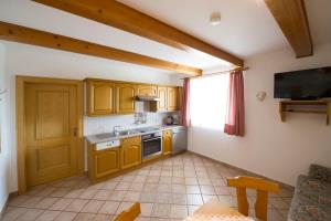 Kuchyň nebo kuchyňský kout v ubytování Haus Goldeggblick