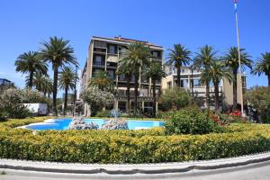 The swimming pool at or close to Hotel Calabresi