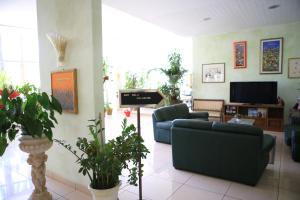 A television and/or entertainment centre at Hotel Calabresi